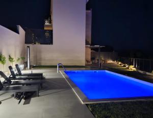 Bazén v ubytování Orange Tree Pool Villas - Sea View and Private Pool nebo v jeho okolí