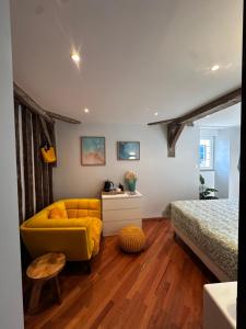 Postel nebo postele na pokoji v ubytování Chambre privée avec salle de bain