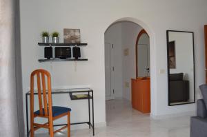 A kitchen or kitchenette at Mirafondo Suites