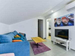 Gambar di galeri bagi RE with pool and spa Comfortable holiday residence di Slivnica