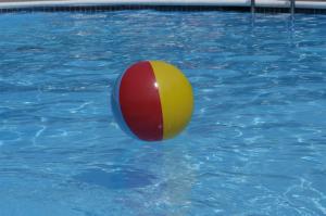 a red and yellow ball in a swimming pool at Motel Du Chevalier in Gatineau