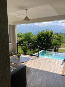 The swimming pool at or close to Kokhta guest house On the mountain Még 25 kép