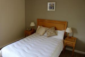 Postel nebo postele na pokoji v ubytování Achill Sound Hotel - Ostan Ghob A'Choire