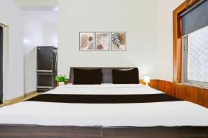 Ένα ή περισσότερα κρεβάτια σε δωμάτιο στο Super Hotel O Tapovan Near Deacon Valley
