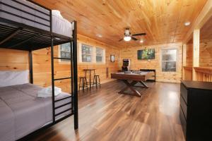 En eller flere senge i et værelse på Bearly Enough Time