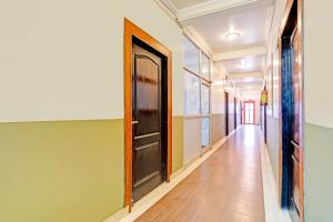 Μια τηλεόραση ή/και κέντρο ψυχαγωγίας στο Super Hotel O Tapovan Near Deacon Valley