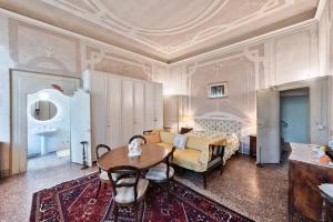 Et opholdsområde på Villa Country Mansion 8500SquareFeet + 87 billeder