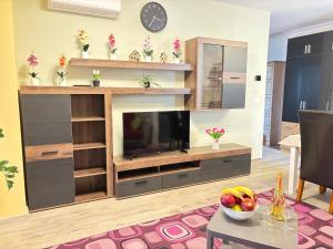 Μια τηλεόραση ή/και κέντρο ψυχαγωγίας στο Fairytale Harmony Spacious & King Beds & Free Private Parking