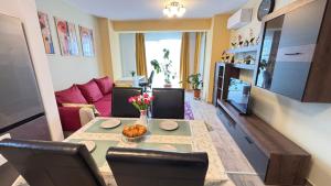 Χώρος καθιστικού στο Fairytale Harmony Spacious & King Beds & Free Private Parking