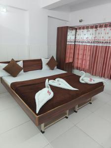 Postel nebo postele na pokoji v ubytování Hotel Dev Lakeview