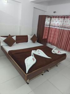 Postel nebo postele na pokoji v ubytování Hotel Dev Lakeview
