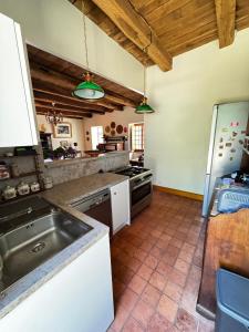 Kuchyň nebo kuchyňský kout v ubytování A l'ombre du château, Dépendance de caractère