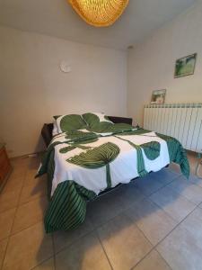 Postel nebo postele na pokoji v ubytování A 200m de la plage une maison confortable