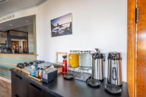 Adventure Hotel Hellissandur的咖啡和沏茶工具