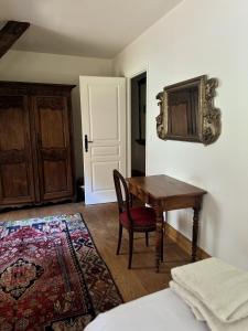 Postel nebo postele na pokoji v ubytování A l'ombre du château, Dépendance de caractère
