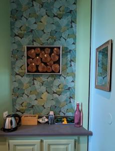 a kitchen counter with a bowl of food on a wall at Repos à Touja in Couloumé-Mondébat