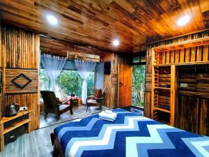 a bedroom with a blue and white bed in a room at Gio Homestay & Bungalow Sapa in Sa Pa