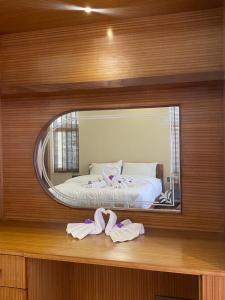 Voodi või voodid majutusasutuse Gharanabites Room and Dinning toas