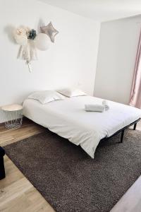 Postel nebo postele na pokoji v ubytování Location Pontalliac de 200 m2 à 50m de la Plage
