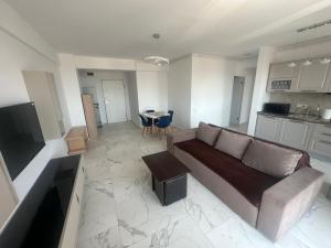 a living room with a couch and a table at ELIZ Luxury Residence in Mamaia