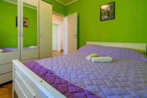 Posteľ alebo postele v izbe v ubytovaní Two-Bedroom Apartment in Crikvenica XI
