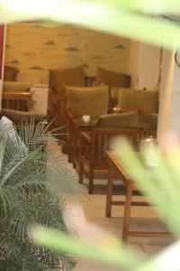Χώρος καθιστικού στο Hotel Kailash Mansarobar Banquet and Restaurant