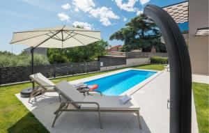 Πισίνα στο ή κοντά στο Cozy Apartment In Tar