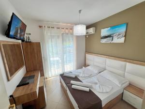 Televisyen dan/atau pusat hiburan di Brian Hotel