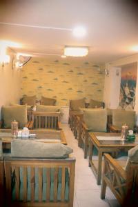 Χώρος καθιστικού στο Hotel Kailash Mansarobar Banquet and Restaurant
