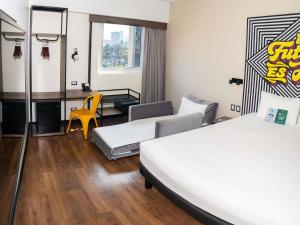Postel nebo postele na pokoji v ubytování ibis styles Lima San Isidro + 37 fotografií