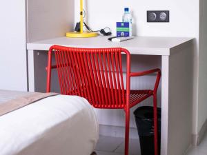 Ibis Styles Cayenne Centre Amazonia客房内的一张或多张床位