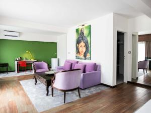 Ibis Styles Cayenne Centre Amazonia的休息区