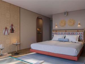 Postel nebo postele na pokoji v ubytování Movenpick Resort Lamantin Saly
