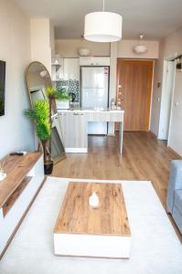 a living room with a table and a kitchen at Luxe Suite AI28 in Esenyurt +25 photos