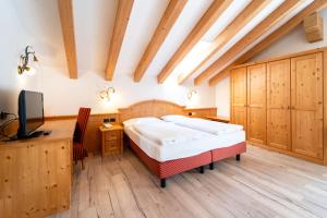 Posteľ alebo postele v izbe v ubytovaní Hotel Laurin