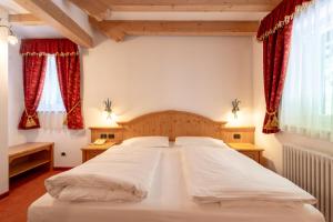 Posteľ alebo postele v izbe v ubytovaní Hotel Laurin