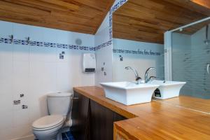 Ένα μπάνιο στο Grand balcon, piscine, plage, golf, parking, wifi, lave linge & vaisselle +28 φωτογραφίες