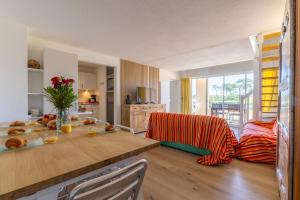 Η κουζίνα ή μικρή κουζίνα στο Grand balcon, piscine, plage, golf, parking, wifi, lave linge & vaisselle