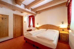 Posteľ alebo postele v izbe v ubytovaní Hotel Laurin