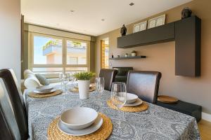 Φωτογραφία από το άλμπουμ του Santillana home vistas mar, parking, tablas de surf y bicicletas σε Zarautz