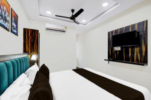 TV a/nebo společenská místnost v ubytování FabHotel O PNR Continental + 26 fotografií