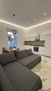 a bedroom with a large bed and a table at Casa del Corso in Parghelia