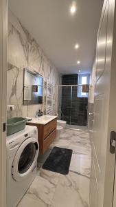 a bathroom with a washer and dryer in it at Casa del Corso in Parghelia