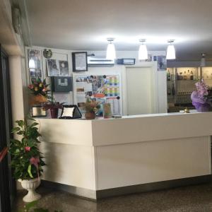 a store with a counter in a room at Hotel Diamante COLAZIONE XL PARCHEGGIO GRATIS A 5 CHILOMETRI DA RIMINI FIERA in Rimini