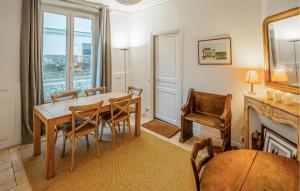 a dining room with a table and chairs at Charmante Maison De Ville in Chantilly