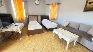 TV a/nebo společenská místnost v ubytování Studios&Apartment Niko Luka