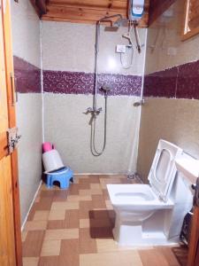 Uma casa de banho em Samant Beach Resort