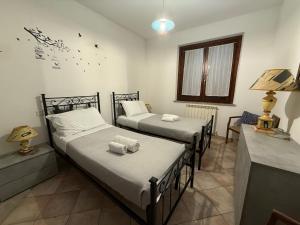 a bedroom with two beds and a window at Casa Vacanze Barbara in Sant Arcangelo