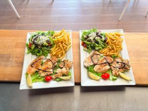 Makanan di atau berdekatan hotel