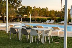 The swimming pool at or close to Villa Topazio